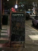 Happy's Irish Pub outside