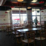 Five Guys Dentro