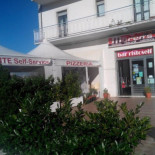 Moren's Exterior