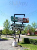 Dari Ette Drive In outside