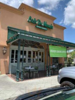 Cafe Du Monde outside