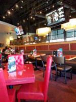 Red Robin America's Gourmet Burgers And Spirits inside