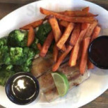 Hurricane Grill And Wings Comida
