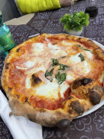 Re Pummarurella Pizzeria food