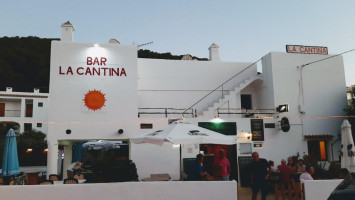 La Cantina, Sol's outside