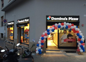 Domino's Pizza outside