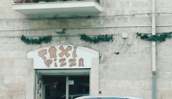 Taxi Pizza Di Raspatelli Vincenzo outside
