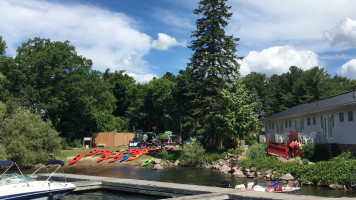 Boathouse Country Inn & Tavern outside