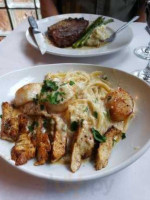 Bellini's Bistro food