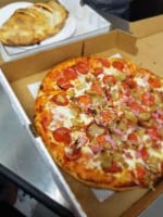 Cal'z Pizza food