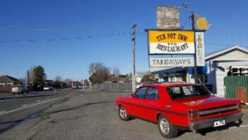 Tea Pot Inn outside