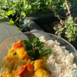 Date & Thyme Dentro