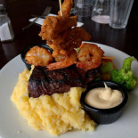 The Intersection Tavern Comida