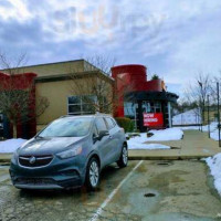 Red Robin Gourmet Burgers And Brews outside