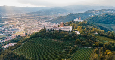 Castelli Di Giulietta E Romeo food