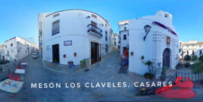 Los Claveles outside