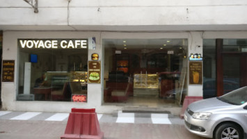 Cafe Vagabond outside