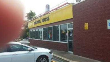 Waffle House #1439 outside
