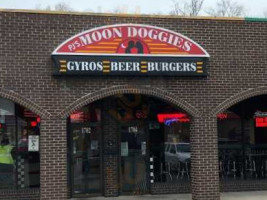 P.j. 's Moon Doggies outside