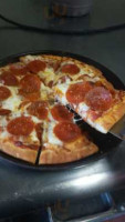 Izzy's Pizza food