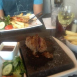 Atomic Bar & Grill Comida