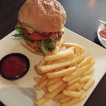 Atomic Bar & Grill Comida