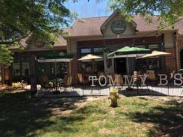 Tommy B's Clubhouse outside