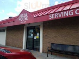 Pizza House outside