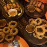 บีทูบี เครซี่ บาร์เลาจน์ เรสเตอรองท์ Comida
