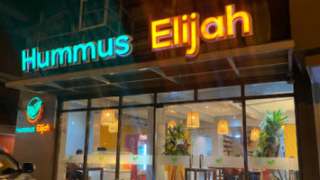 Hummus Elijah outside