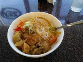 Happy Noodle Asian Cuisine food