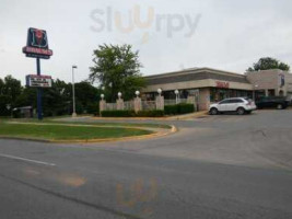 Braum's Ice Cream and Dairy outside