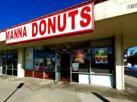 Manna Donuts outside