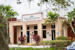 Fresh Catch Seafood Grill outside