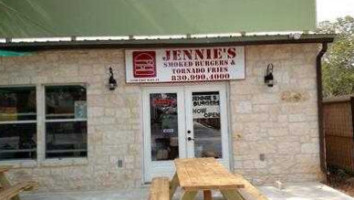 Jennie's Smoked Burgers outside
