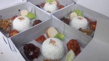 Rumah Makan Kurnia Dewi food