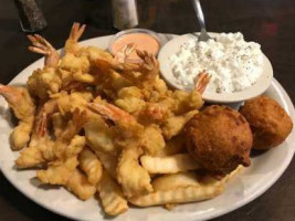 Schooner's Seafood House food