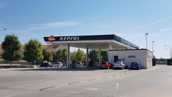 Estación De Servicio Repsol outside