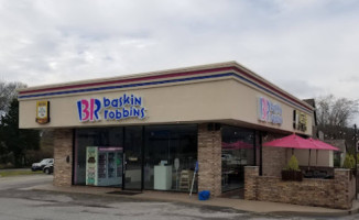 Baskin Robbins Nestle Toll House Cafe outside