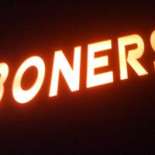 Boners Dentro