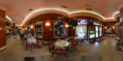 Restaurante La Rosada inside