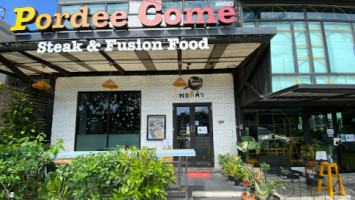 ร้านพอดีคำ Pordee Come outside