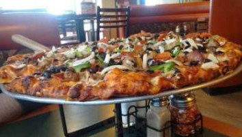 Round Table Pizza food