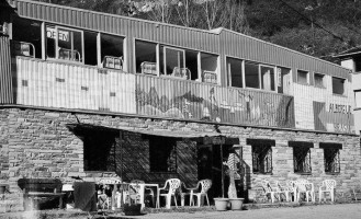 Albergue El Roble outside