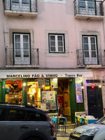 Marcelino Pão Vinho outside