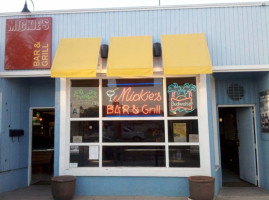 Mickie's Grill outside