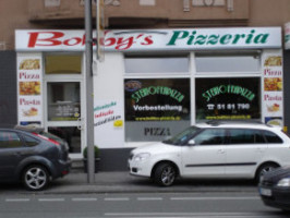 Bobbys Pizzeria outside