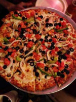 Round Table Pizza food