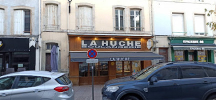 Boulangerie La Huche outside