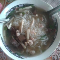 เจ๊ยา ก๋วยเตี๋ยวหมูสด หมูเปื่อย food